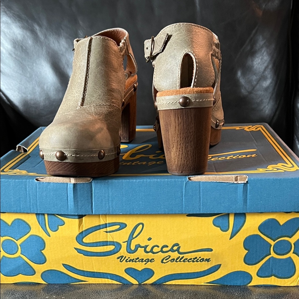 Sbicca Beige Leather Mules with Wooden Heel (Brand New) - Picture 8 of 9